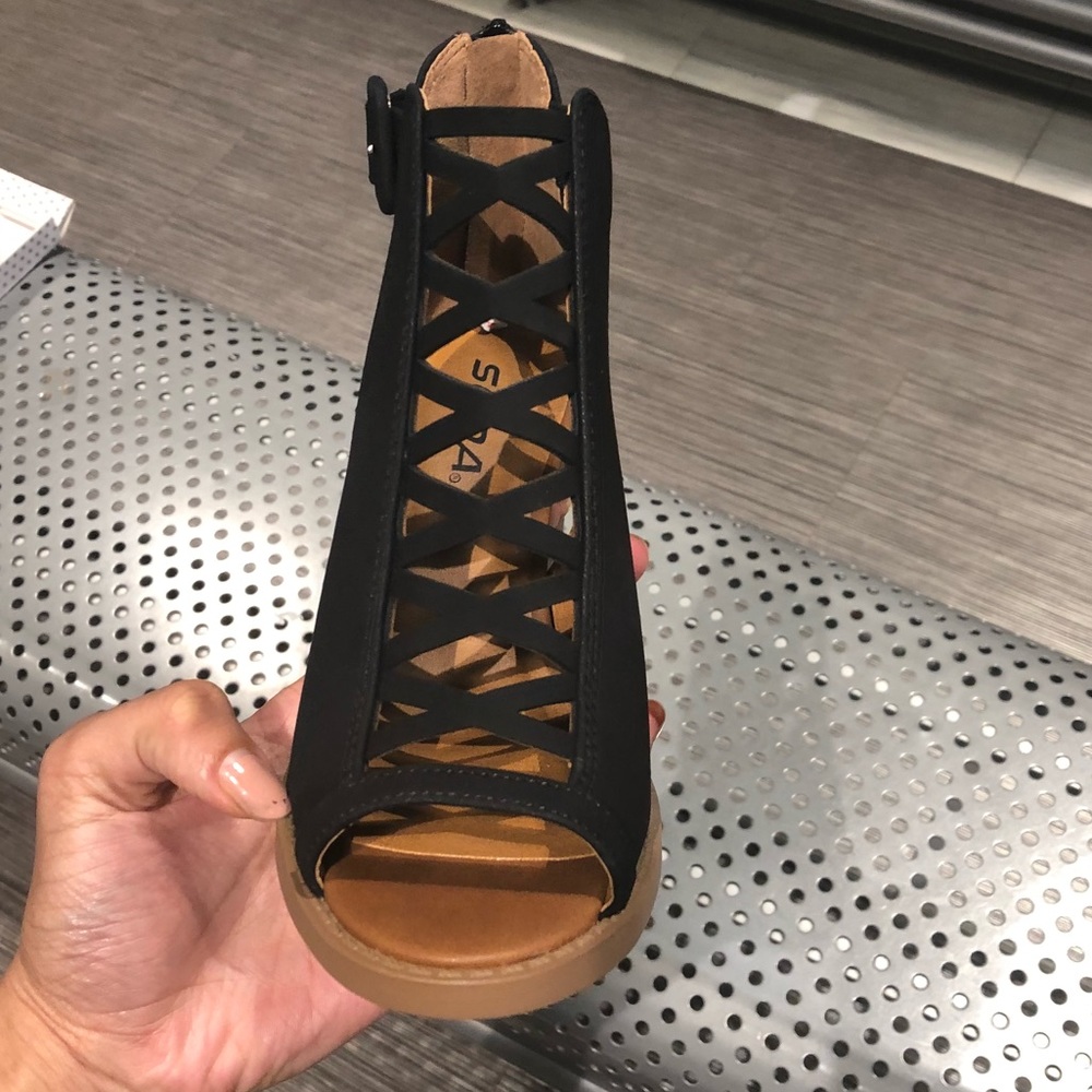 NWT - Black Cutout Peep Toe Heels - Picture 2 of 7